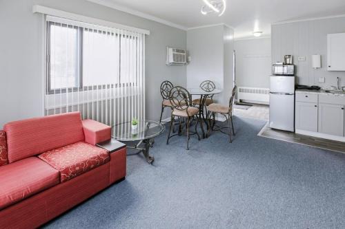 Riverview Apartment | Charming Room w Private Bath Wi-Fi in Brownstown