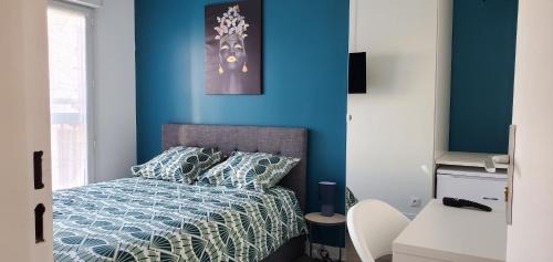 Vitry-sur-Seine Bed & Breakfast | Cozy Room with Shared Spaces Near Paris - Great Amenities
