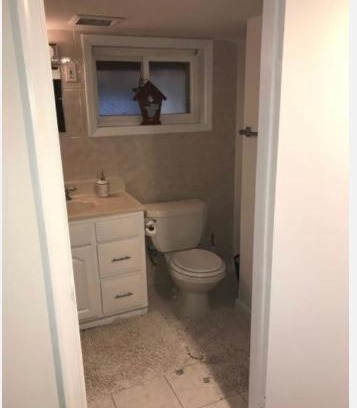 Roselle House | Cozy Room with Half Private Bathroom for Family Getaways