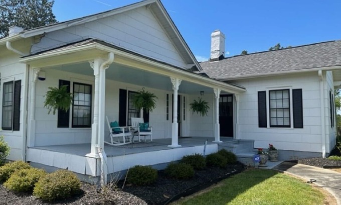 Saluda Other | Rustic Farmhouse Retreat Near Tin Roof Farms & Masters