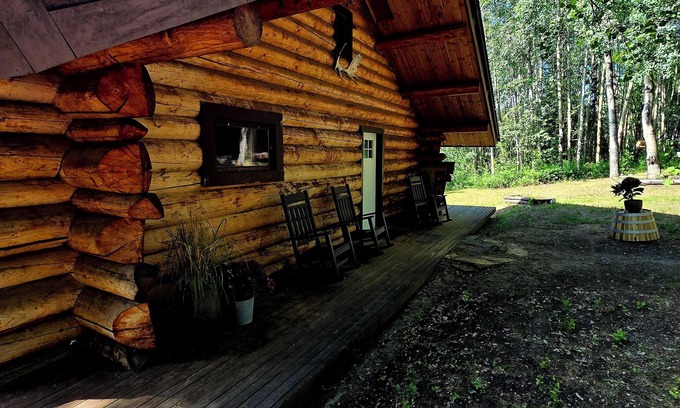 Fairbanks Cabin | Charming Rustic Log Cabin with Loft – Hillside Escape Near Downtown Fairbanks