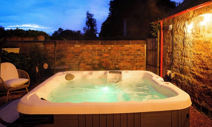 Blairgowrie House | Rustic Garden Cottage: Pet-Friendly & Family-Ready Retreat