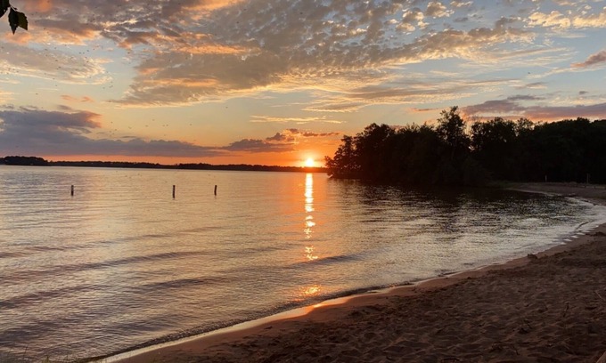 Necedah House | Charming RV Camper Rental Near Lake Petenwell: Your Perfect Camping Getaway!