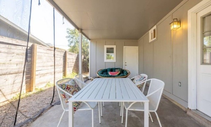 Galindo House | Charming S. ATX Oasis w/Yard, Fire Pit, Parkingnn