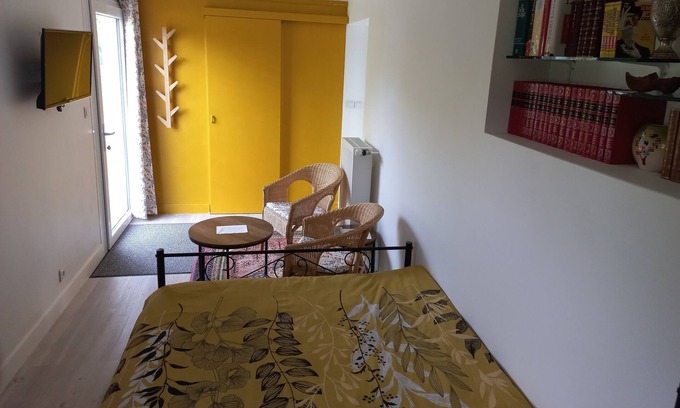 Brantome-en-Perigord Apartment | Quiet Suite Near Top Sightseeing - Family-Friendly Stay