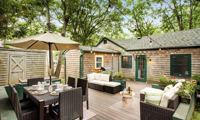 Sag Harbor House | Top-Rated Sag Harbor Cottage with Oceanfront Views