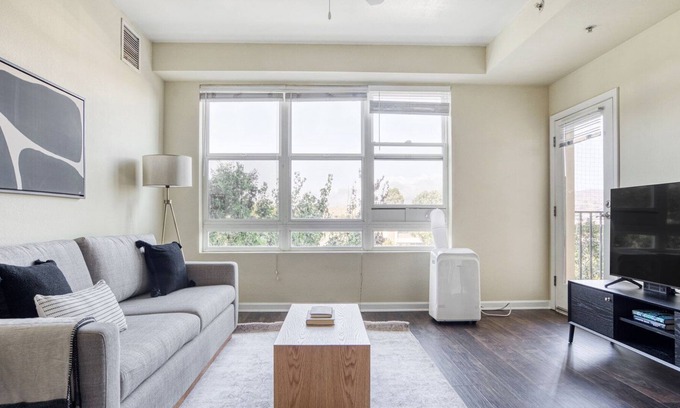 San Bruno Apartment | Pet-Friendly 2BR San Bruno Retreat with Pool & Gym Access