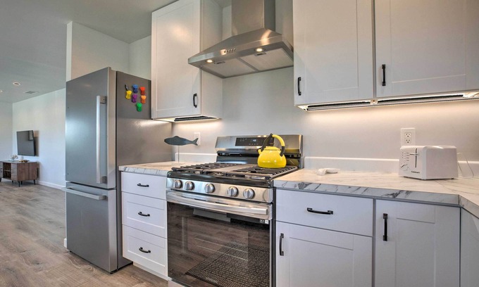 Roseville - Fleet Ridge Apartment | Beautiful San Diego Apartment - Steps from the Bay!