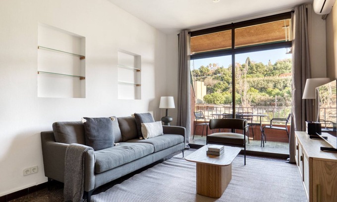 La Font de la Guatlla Apartment | Inviting 2BR Sants-Montjuic Apartment with Balcony