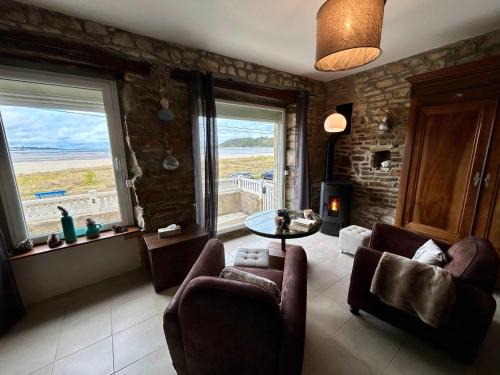 Saint-Michel-en-Greve House | Charming seaside family home - sleeps 8
