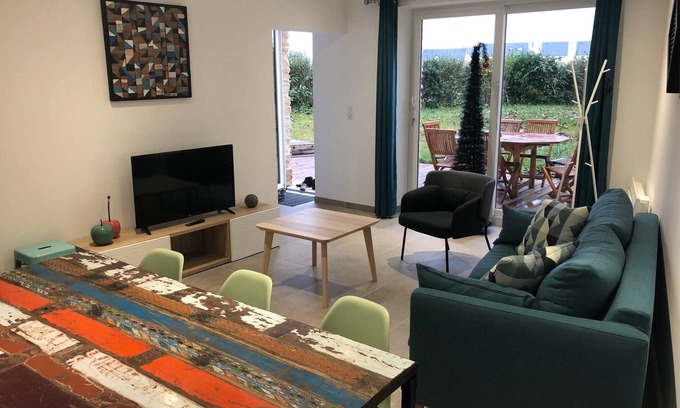 Bernieres-sur-Mer House | Seaside Retreat with Enclosed Garden, Pet-Friendly Getaway