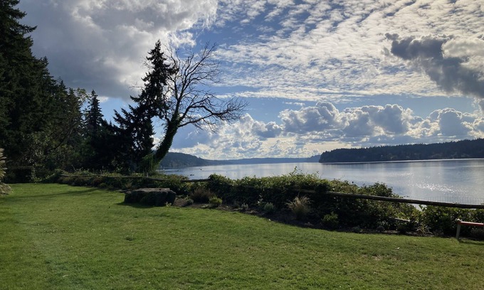 Rollingbay Cottage | Secluded Bainbridge Waterfront Cottage Near Battle Point