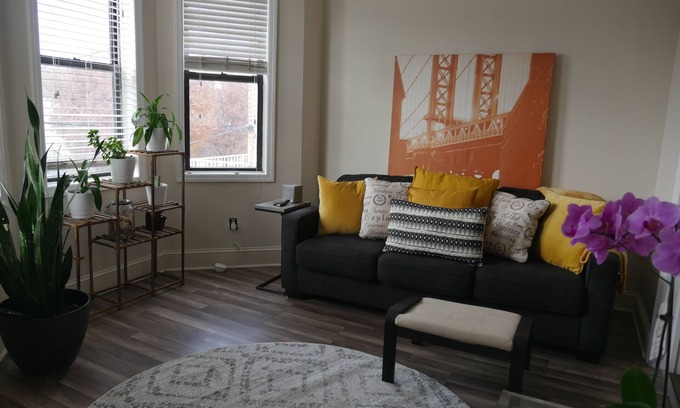 Greenville House | Elegant Jersey City Apartment with Kitchen & Breakfast Near NYC