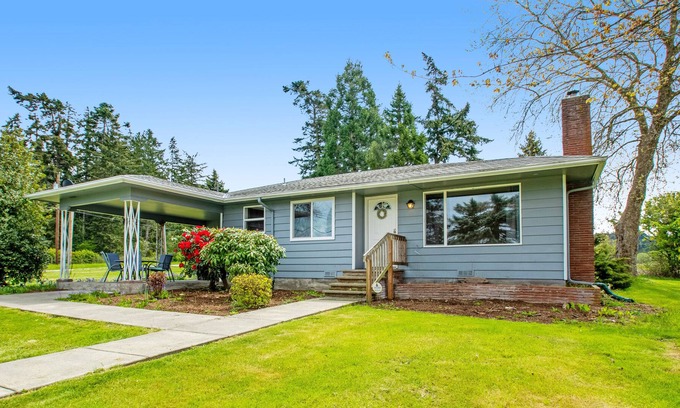 Oak Harbor House | Charming, single-level cottage with a wood fireplace, WiFi, kitchen, & patio