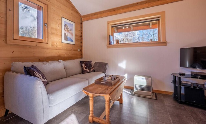 Les Bossons Ski Chalet | Cozy Chalet with Spectacular Aiguille du Midi Views