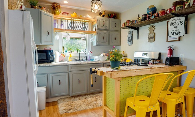 Meadow Bluff Cabin | Cozy Smoot Cabin on a Working Farm with Spa and Breakfast