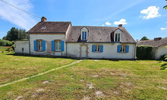 Jouy-le-Potier Cottage | Comfortable Gite Jouy-le-Potier with Family-Friendly Amenities