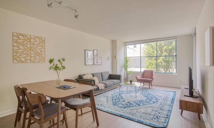 South Beach Apartment | Inviting South Beach 1BR with Spa, Pool & Dining Options