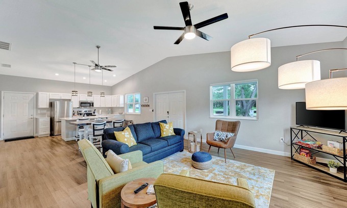 Port Charlotte House | Inviting Southwest Florida Bungalow with Pool & Breakfast