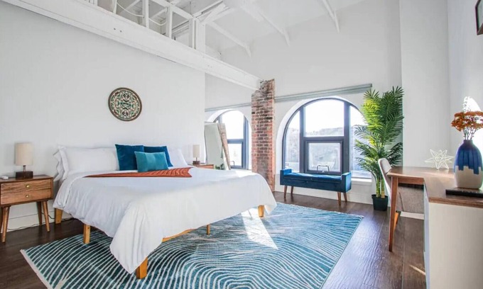 Southmoreland Apartment | Charming Space with Parking/King Bed