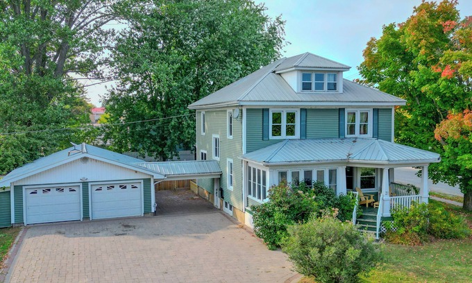 Manitoulin District House | Charming & Spacious 5BR Home w/SwimSpa in Little Current on Manitoulin Island