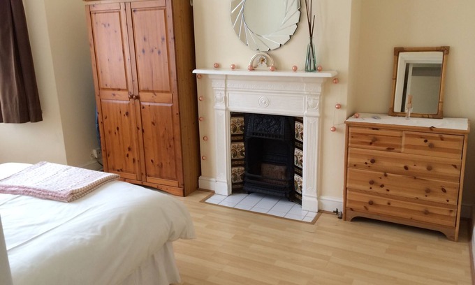 North Acton House | Family-Friendly 2 Double Bedroom Apartment Near City & Heathrow