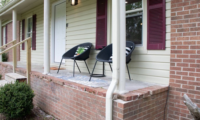 Damascus House | Spacious 4-Bedroom Home with Pool & Pet-Friendly Amenities