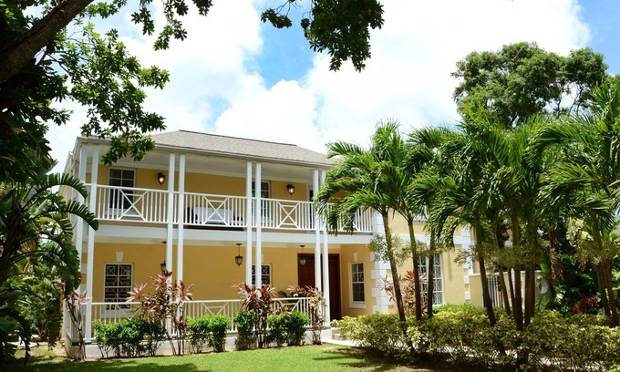 Nassau House | Exquisite Bahamian Home with Oceanfront Views & Pool