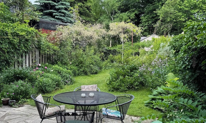Bickford Park Apartment | Inviting Ground Floor Apartment with Garden & Family Perks