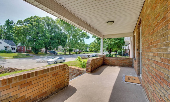 Springfield Cottage | Cozy Springfield Home: Family-Friendly & Close to Downtown