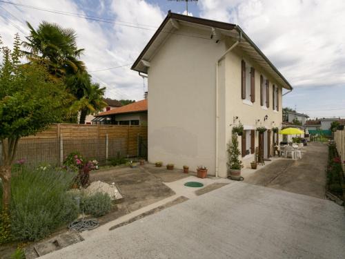 Dax House | Idyllic Town Centre Retreat with Garden - 4 Star Rated