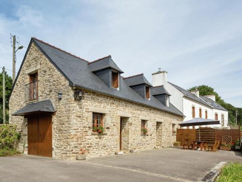 Pont-Croix House | Cozy Holiday Home with Enclosed Garden and Ocean Views
