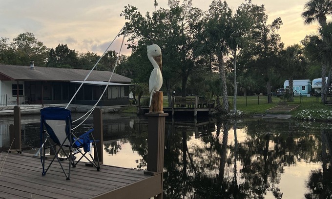 Homosassa House | Waterfront Stilt House: Pet Friendly & Family Amenities