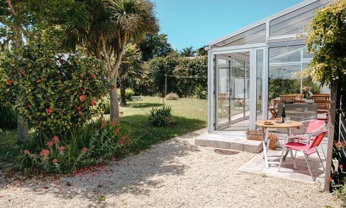 Plouguerneau House | Charming stone house with garden in Lilia