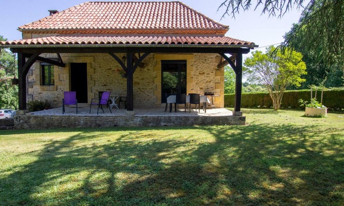 Monplaisant Cottage | Gite Monplaisant: Pet-Friendly Retreat with Spa & Kitchen