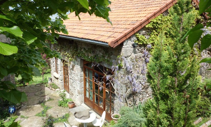 Arfeuilles Cottage | Beautiful English-Style Stone House with Pet-Friendly Amenities