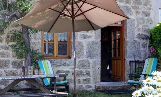 Estivareilles Cottage | Cozy Gite Estivareilles: Perfect for Families with Pets