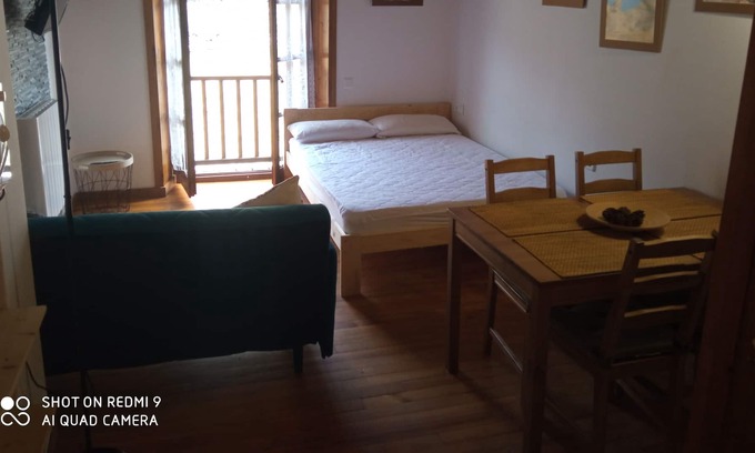 Pla de l'Ermita Apartment | Scenic Studio with Pet-Friendly Amenities and Top Ratings