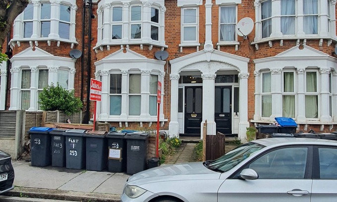 South Norwood Apartment | Cozy Studio Apartment with Breakfast & Family-Friendly Perks