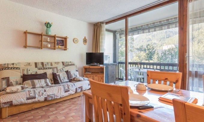 Saint-Chaffrey Apartment | Cozy Studio Flat in Saint-Chaffrey with Lake View