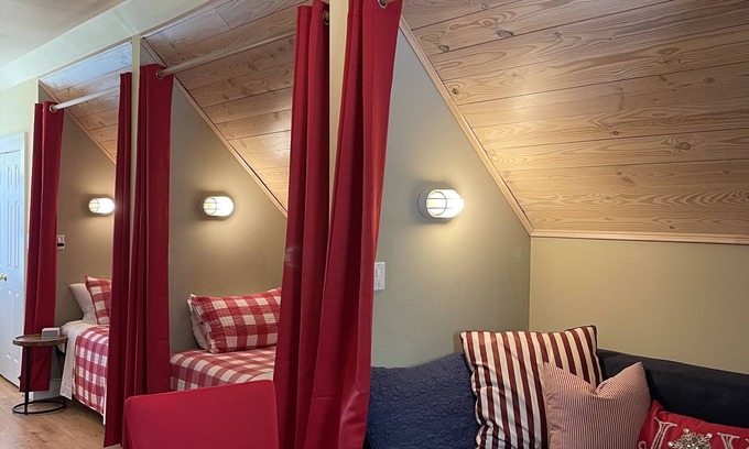 Dallas Apartment | Cozy Studio Apartment with Ocean View Near Gastonia