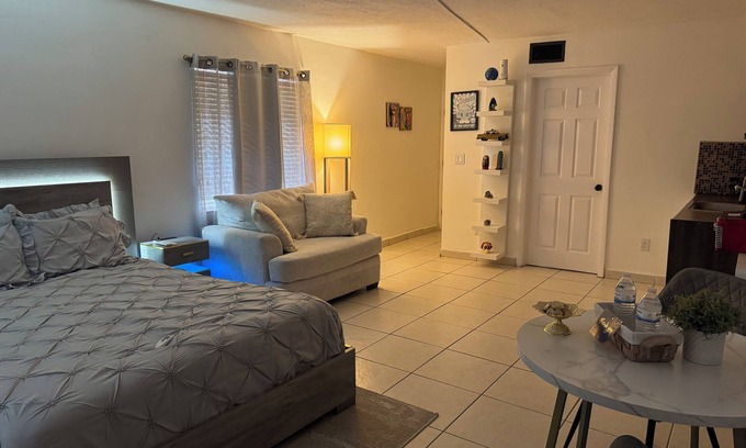 Hialeah Apartment | Charming studio in fabulous Hialeah with AC, WiFi