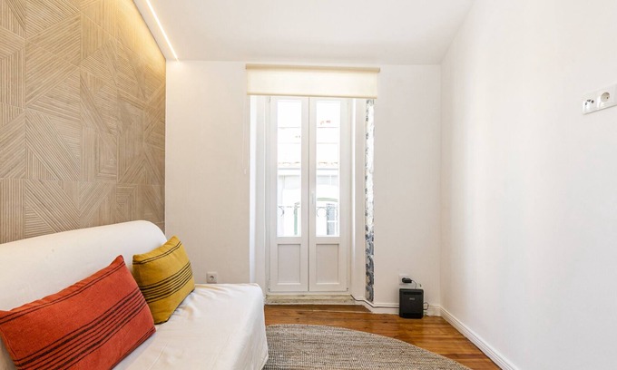 Alfama Apartment | Beautiful Studio in Graça with River Views & Great Amenities