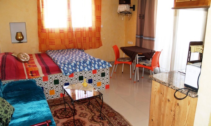 Mahdia Apartment | Cozy Studio Retreat in Mahdia Ville with Kitchen & Breakfast
