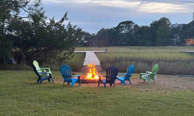 Tybee Island Apartment | Charming studio in Tybee Island located on a Tidal Creek with dock access