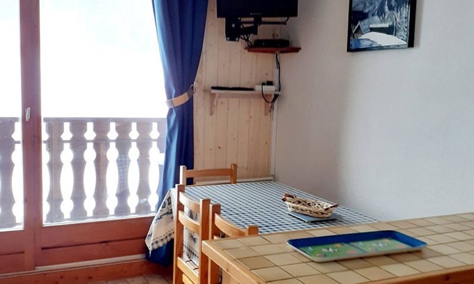 Station de Drouzin le Mont Apartment | Cozy Studio Biot: Perfect for Families with Spa Access