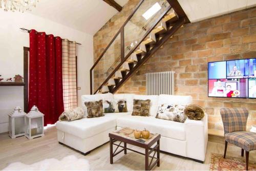 Vignanello Apartment | Stylish Studio in Vignanello with Private Balcony & 10/10 Rating