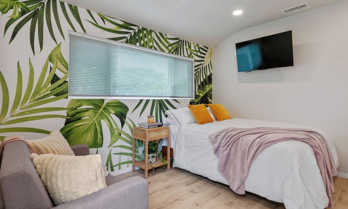 Riverside House | Modern Studio Near UCR with Spa & Kitchen Amenities