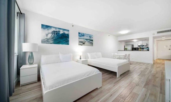 South Beach Apartment | Pet-Friendly Studio on Ocean Drive with Spa & Hot Tub