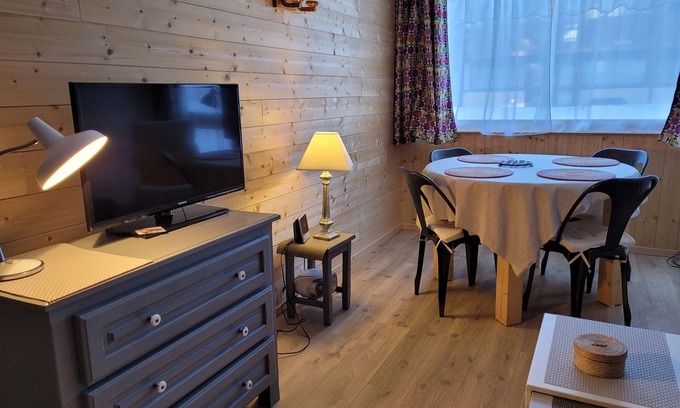 Bessans Apartment | Cozy Studio with Kitchen, Pool & High Guest Rating 9/10